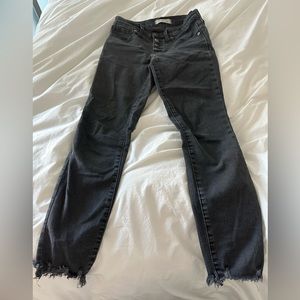 Black madewell raw hem skinny jeans. Size 25 petite